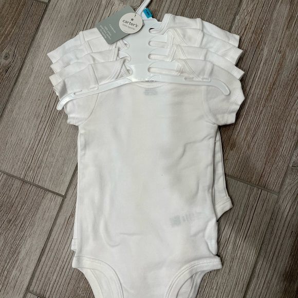 Carter’s 4 pack 6 months bodysuit onesies white New - Picture 2 of 2